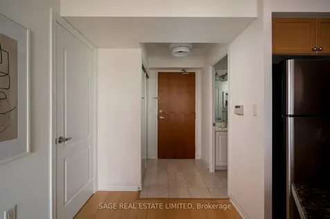 3830 Bathurst Street Toronto ON M3H 6C5