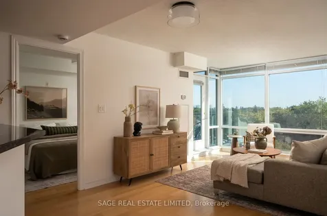 3830 Bathurst Street Toronto ON M3H 6C5