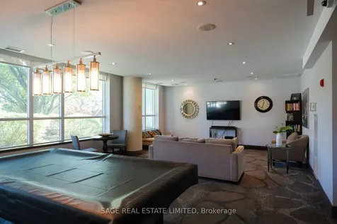 3830 Bathurst Street Toronto ON M3H 6C5