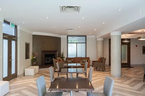 3830 Bathurst Street Toronto ON M3H 6C5