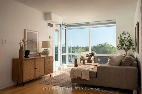 3830 Bathurst Street Toronto ON M3H 6C5
