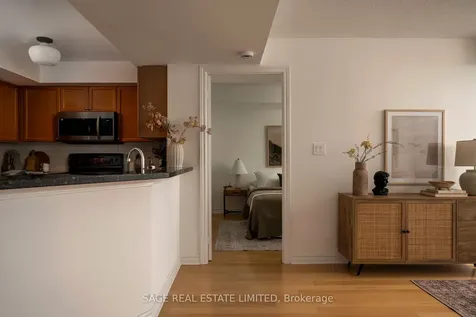 3830 Bathurst Street Toronto ON M3H 6C5