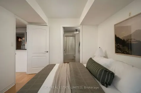 3830 Bathurst Street Toronto ON M3H 6C5