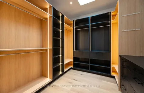 232 Snowdon Avenue Toronto ON M4N 2B3
