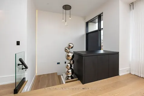 232 Snowdon Avenue Toronto ON M4N 2B3