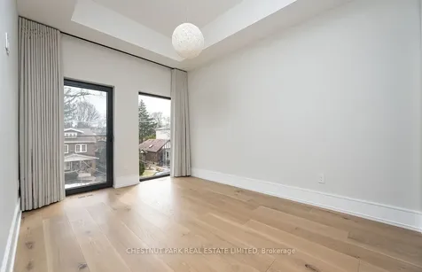 232 Snowdon Avenue Toronto ON M4N 2B3
