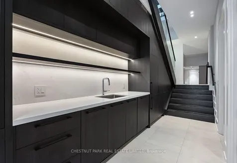232 Snowdon Avenue Toronto ON M4N 2B3