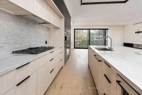232 Snowdon Avenue Toronto ON M4N 2B3