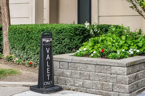 660 Sheppard Avenue E Toronto ON M2K 3E5