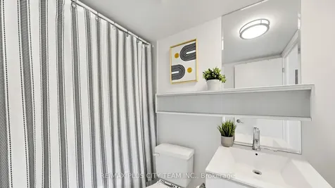111 Elizabeth Street Toronto ON M5G 1P7