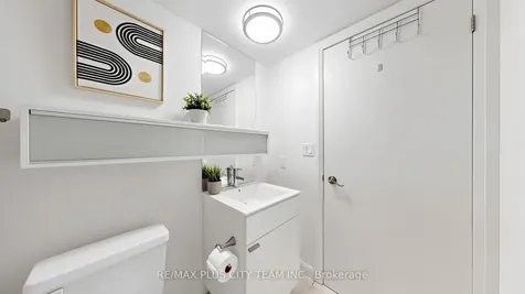 111 Elizabeth Street Toronto ON M5G 1P7