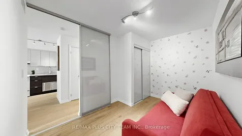111 Elizabeth Street Toronto ON M5G 1P7