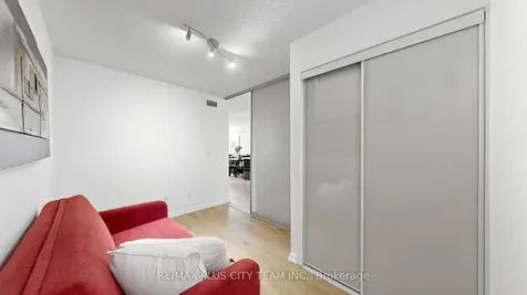 111 Elizabeth Street Toronto ON M5G 1P7
