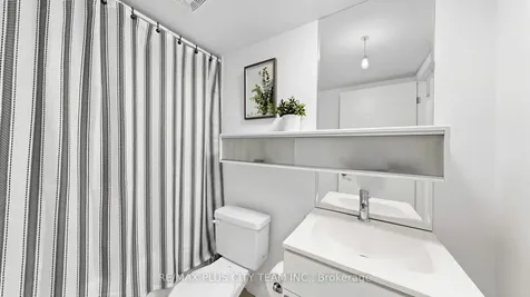 111 Elizabeth Street Toronto ON M5G 1P7