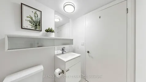 111 Elizabeth Street Toronto ON M5G 1P7