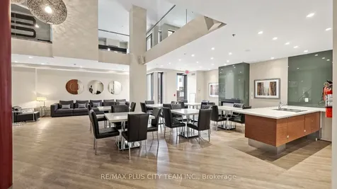 111 Elizabeth Street Toronto ON M5G 1P7