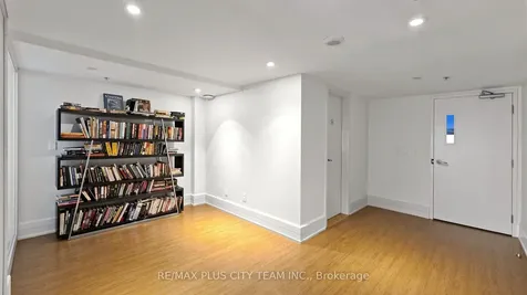 111 Elizabeth Street Toronto ON M5G 1P7