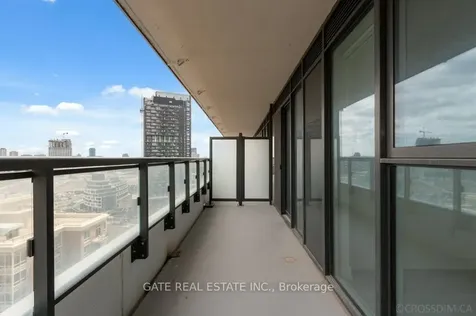 20 Inn On The Park Drive Toronto ON M3C 0P8