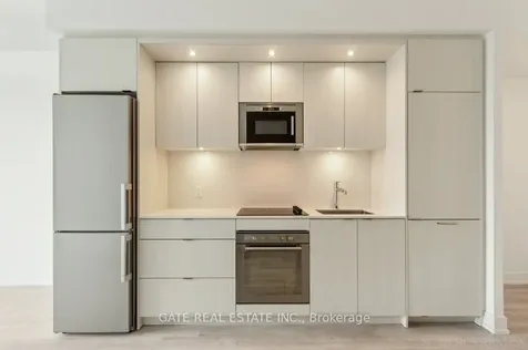 20 Inn On The Park Drive Toronto ON M3C 0P8