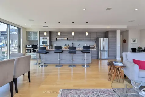 55 Stewart Street Toronto ON M5V 2V1