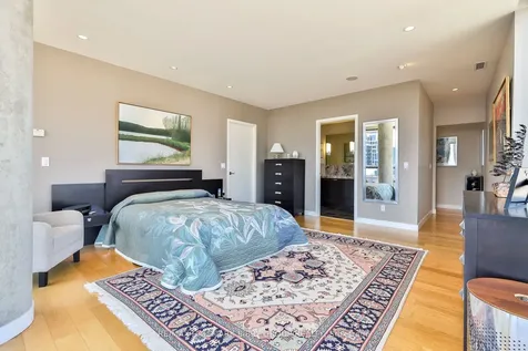 55 Stewart Street Toronto ON M5V 2V1