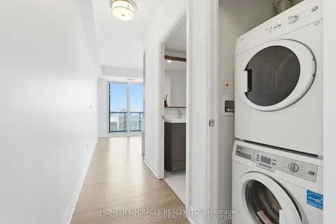 18 Graydon Hall Drive Toronto ON M3A 0A4