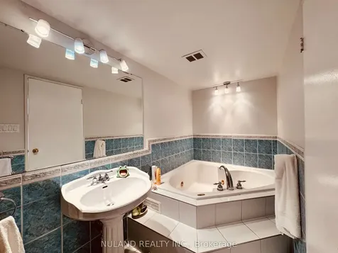 75 Graydon Hall Drive Toronto ON M3A 3M5