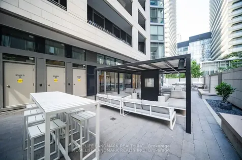 45 Charles Street E Toronto ON M4Y 0B8