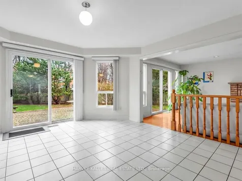82 Bowring Walk Toronto ON M3H 5Z6