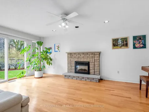 82 Bowring Walk Toronto ON M3H 5Z6