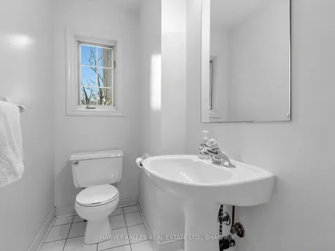 82 Bowring Walk Toronto ON M3H 5Z6