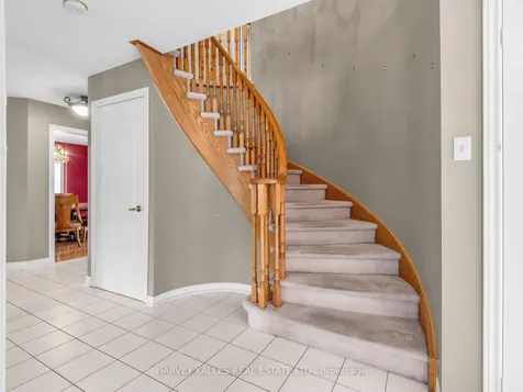 82 Bowring Walk Toronto ON M3H 5Z6