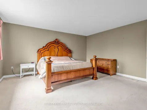 82 Bowring Walk Toronto ON M3H 5Z6