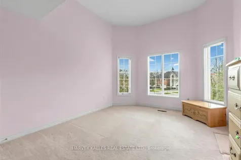 82 Bowring Walk Toronto ON M3H 5Z6
