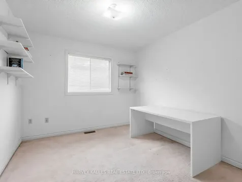 82 Bowring Walk Toronto ON M3H 5Z6