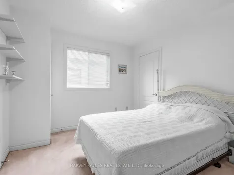 82 Bowring Walk Toronto ON M3H 5Z6