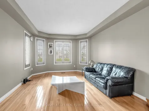 82 Bowring Walk Toronto ON M3H 5Z6