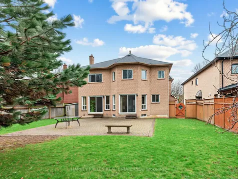 82 Bowring Walk Toronto ON M3H 5Z6