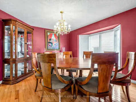 82 Bowring Walk Toronto ON M3H 5Z6