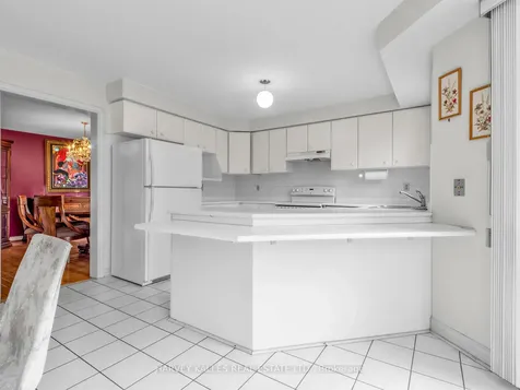 82 Bowring Walk Toronto ON M3H 5Z6