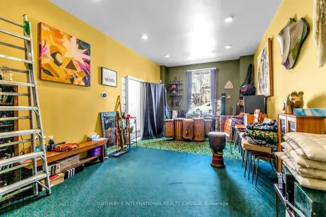 243 Gerrard Street E Toronto ON M5A 2G1