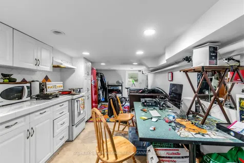243 Gerrard Street E Toronto ON M5A 2G1