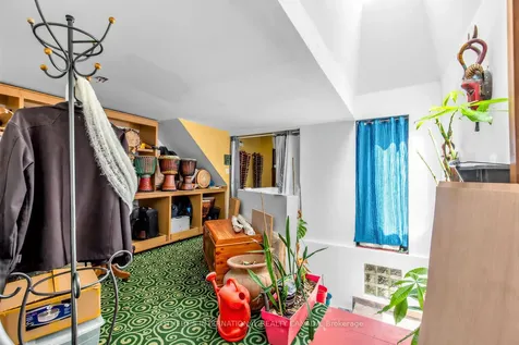 243 Gerrard Street E Toronto ON M5A 2G1