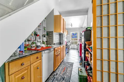 243 Gerrard Street E Toronto ON M5A 2G1