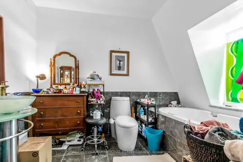 243 Gerrard Street E Toronto ON M5A 2G1
