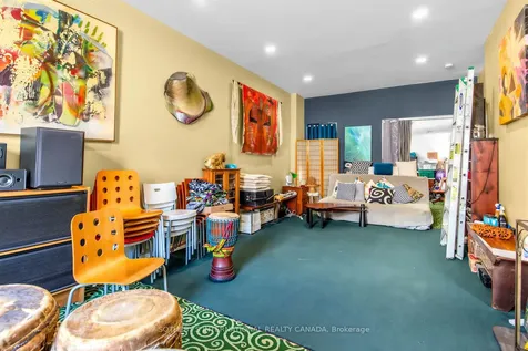 243 Gerrard Street E Toronto ON M5A 2G1