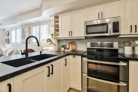 208 Niagara Street Toronto ON M6J 3W5