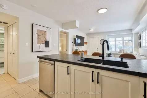 208 Niagara Street Toronto ON M6J 3W5