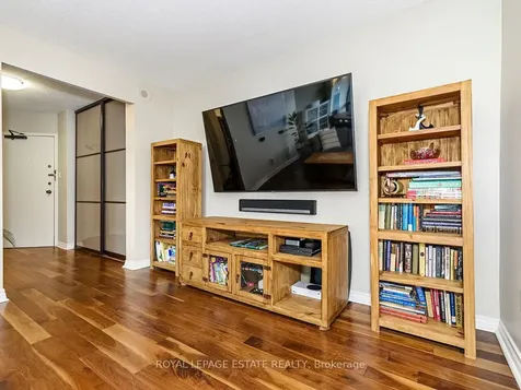 75 Graydon Hall Manor Toronto ON M3A 3M5