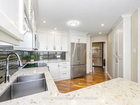 75 Graydon Hall Manor Toronto ON M3A 3M5